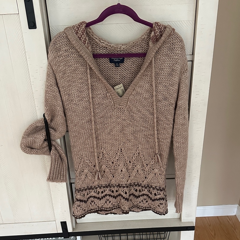 American Eagle beautiful knit sweater with hood